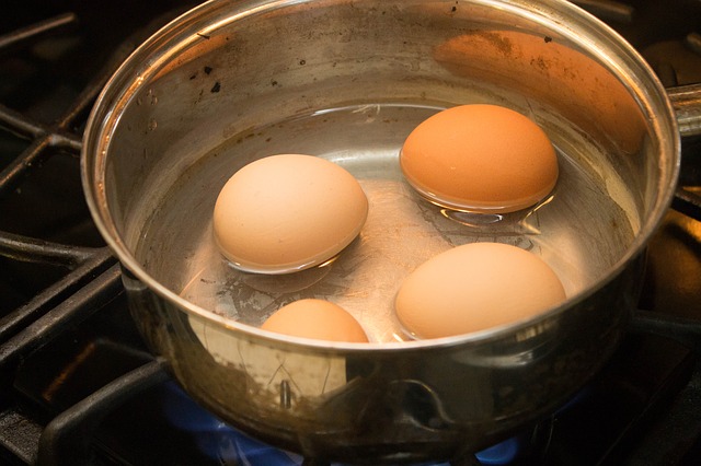 ゆでるのはもう古い！簡単ゆで卵の作り方