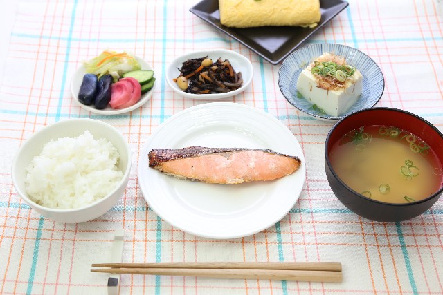 1日1食でOK！「日本型食生活」で便秘が改善する可能性