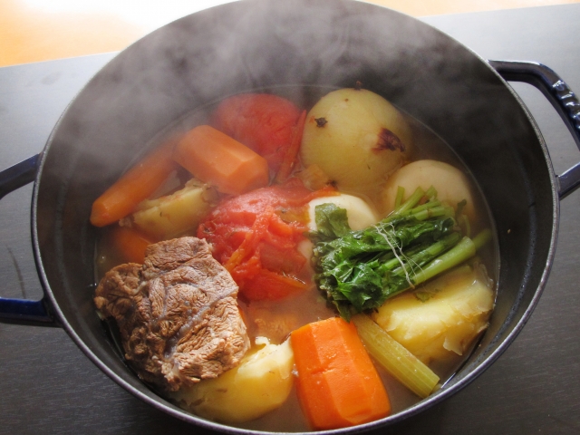 普通の鍋と圧力鍋、スープをコトコト煮込むなら？