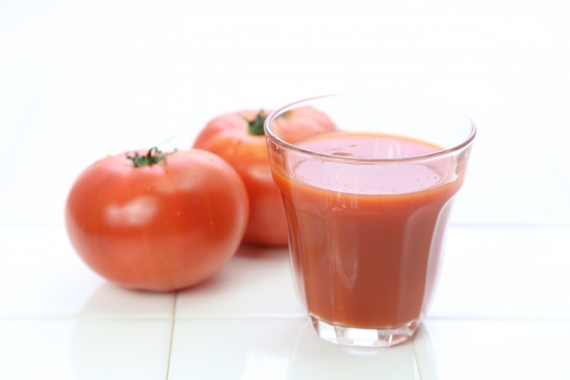 夏バテにおすすめな飲み物はトマトジュース！疲労回復に効果あり？