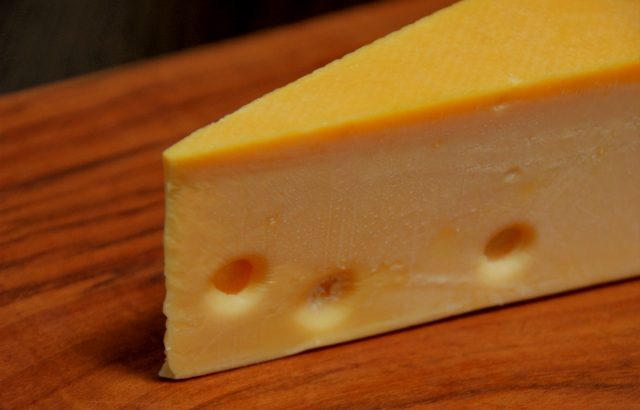 熟成チーズを美味しくする音楽は、クラシックではなくヒップホップ音楽なのかもしれない。